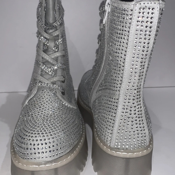 Stylish Gray Women's Boots - Picture 6 of 8